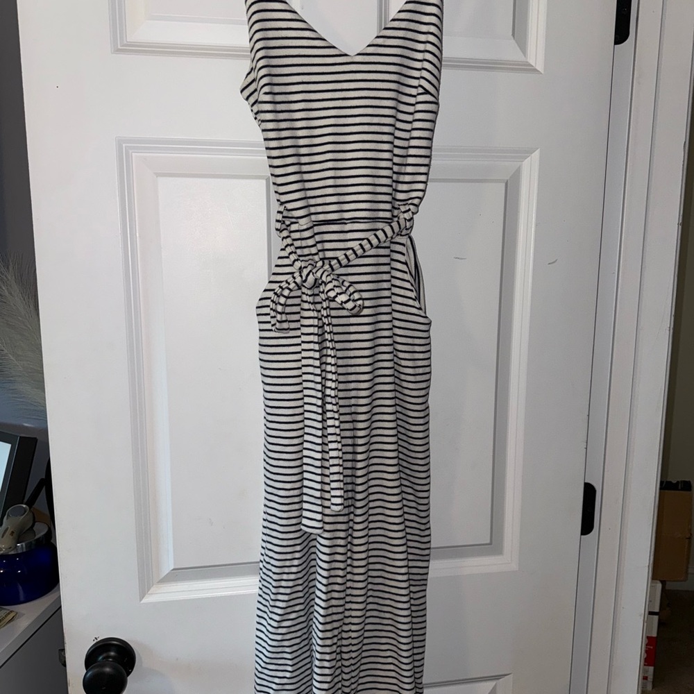 Monteau Black and White Sleeveless Jumpsuit V-Neck Casual